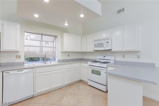 Building Photo - 2208 Ladue Dr