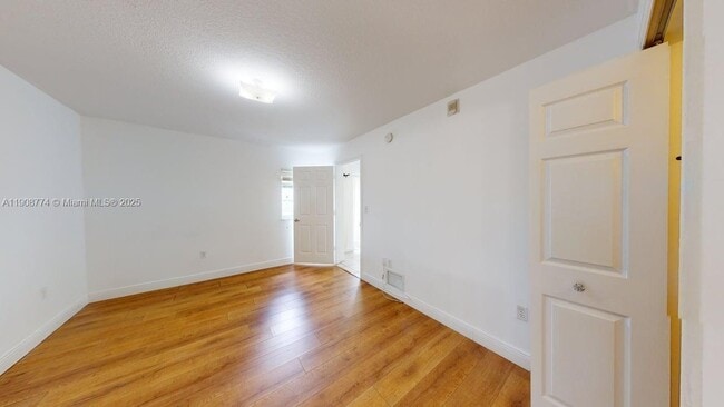 Building Photo - 2415 NW 16th St Rd