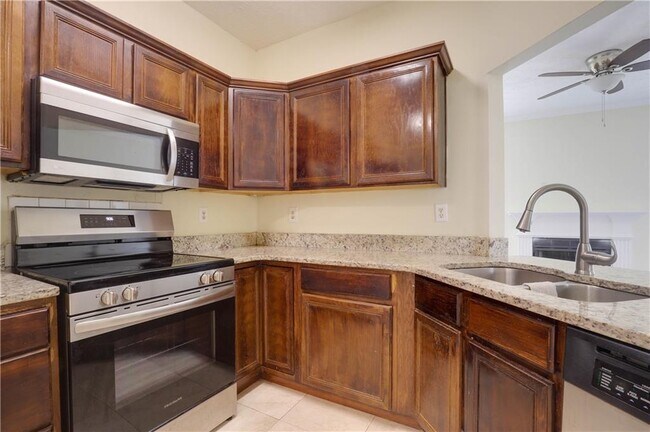 Building Photo - 4033 Oak Glenn Dr