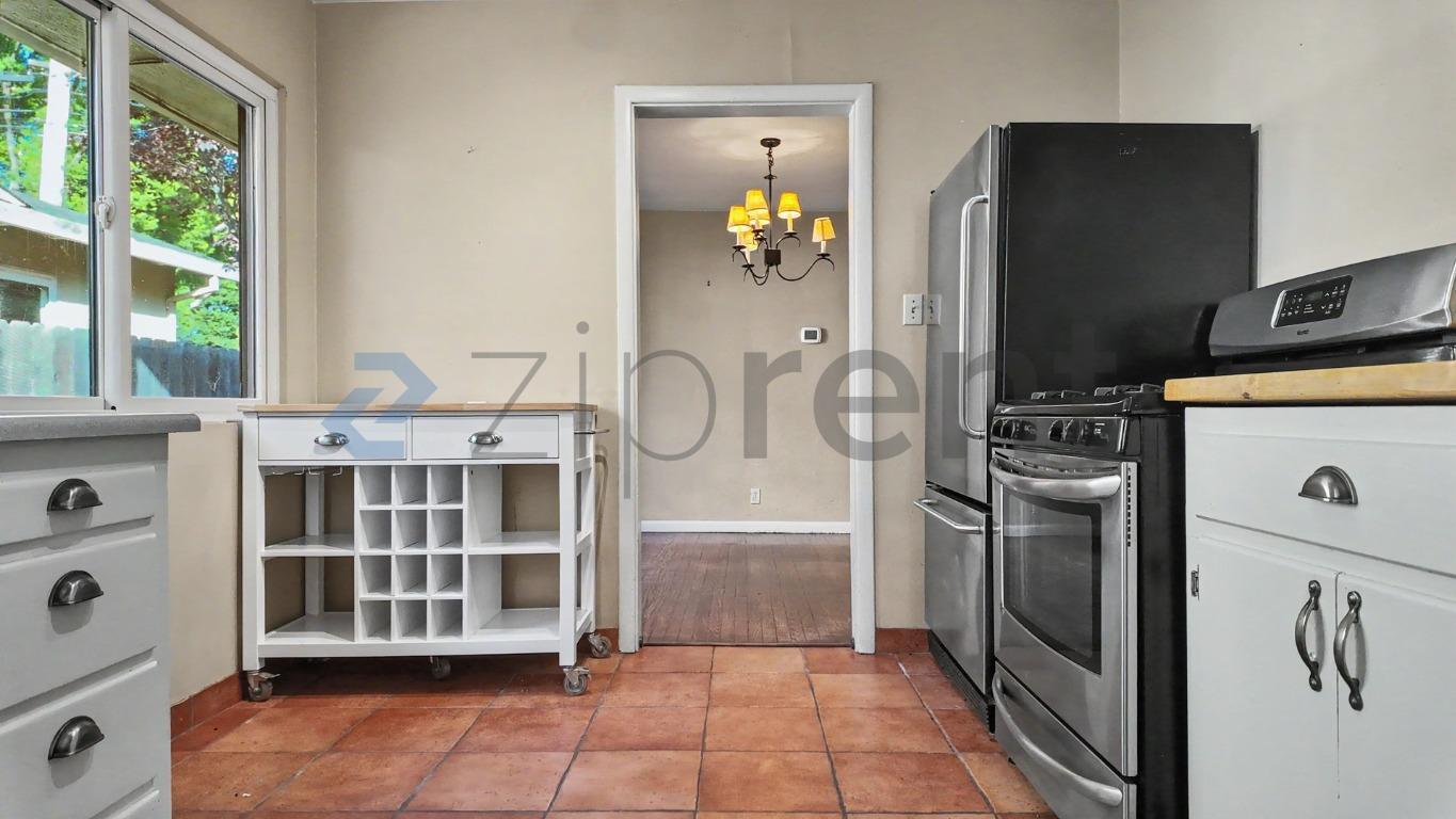 Building Photo - Unit