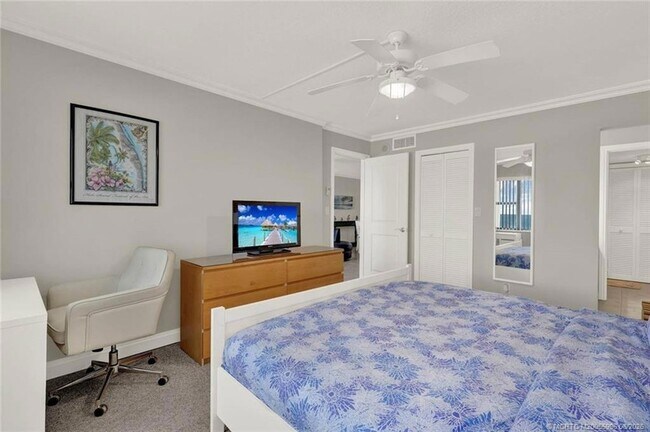 Building Photo - 9490 S Ocean Dr