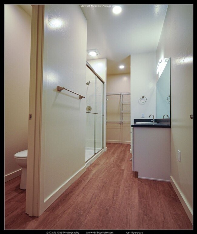 Building Photo - Contemporary 2 bed, 2.5 bath Luxury Townho...