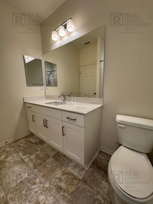 Building Photo - Single-Story Comfort & Style in Prime Heme...