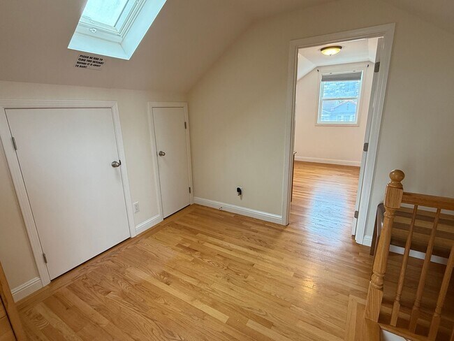 Building Photo - 882