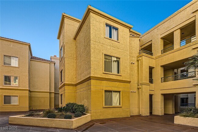 Primary Photo - 210 E Flamingo Rd
