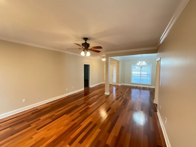 Building Photo - 852 Hamilton Ct