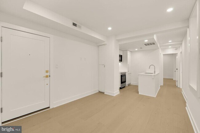 Building Photo - 2116 Kalorama Rd NW