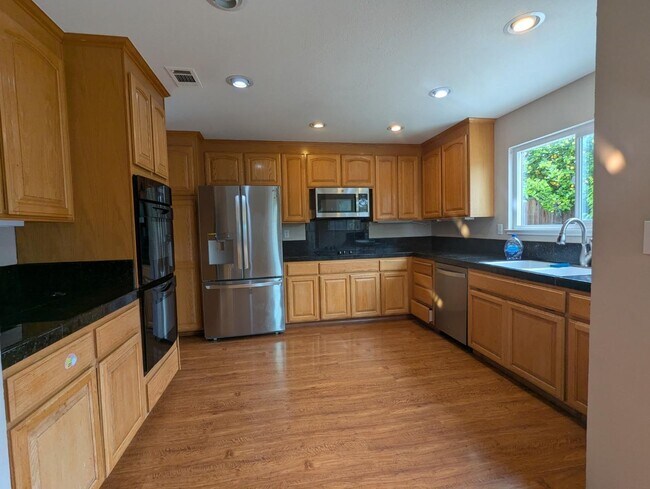 Building Photo - 3215 Vallejo Pl