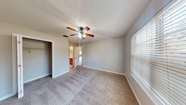 Building Photo - 3Bed/ 2Bath Home - Available Now!