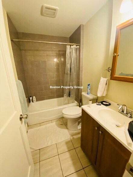 Building Photo - 39 Millmont St