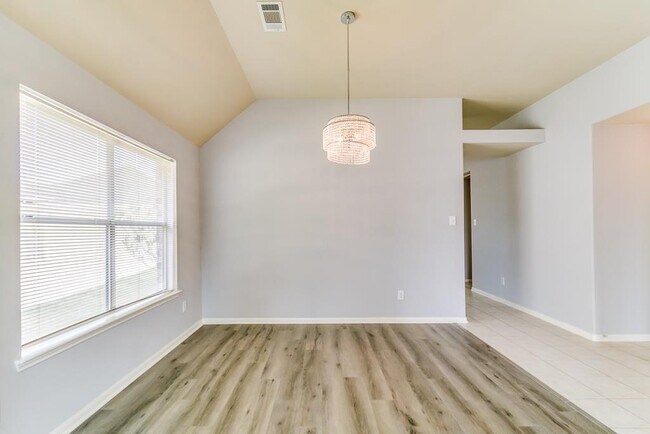 Building Photo - 16802 Village View Trail