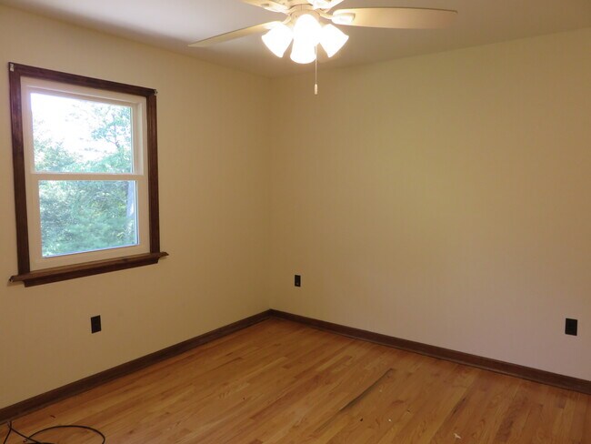 Building Photo - 5501 Pleasant Ridge Dr