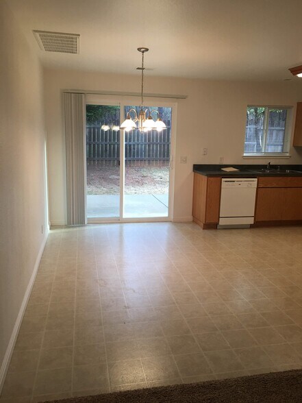Dining area - 5468 B Sawmill Road