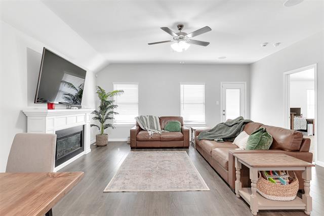 Building Photo - 707 Range Dr