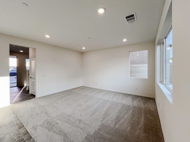 Building Photo - NEWER CONSTRUCTION ~SOLAR~ 3 BED 3 BATH BE...