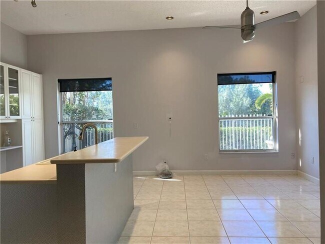 Building Photo - 1940 Sweetbay Way