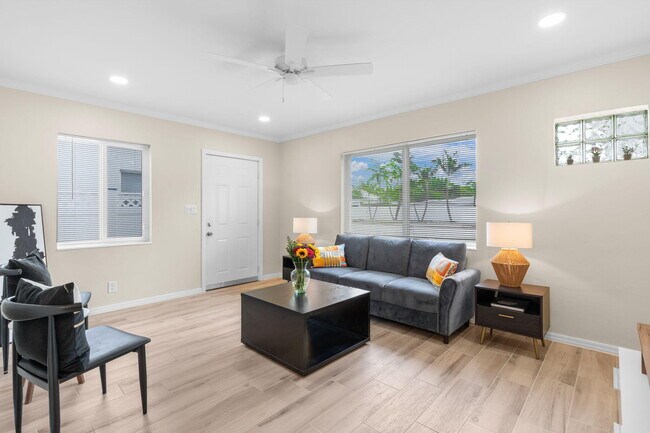 Building Photo - 1541 NE 15th Ave