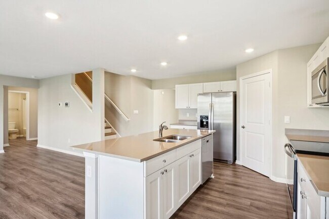 Building Photo - Fantastic 5bd/3ba home! Let yourself in!