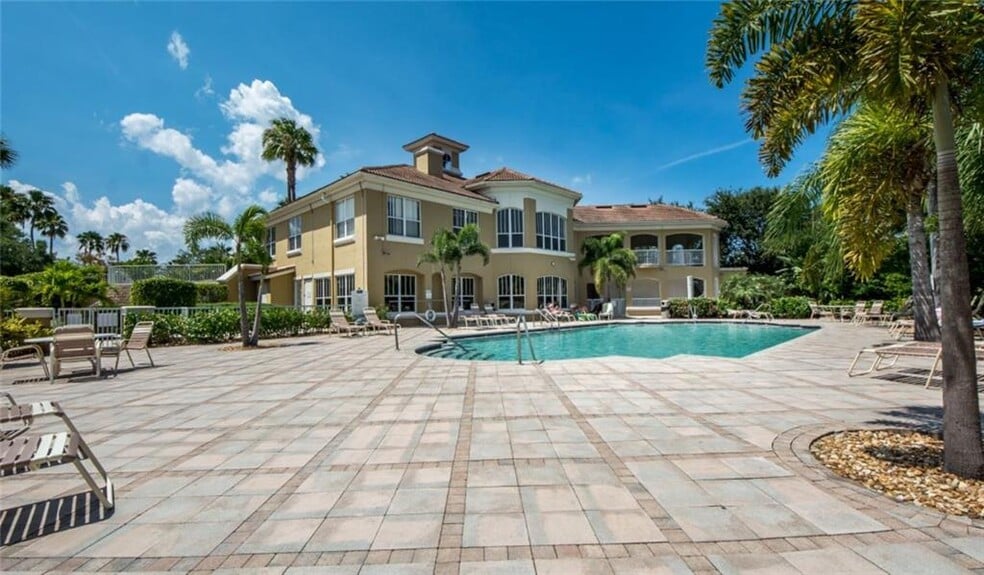 Building Photo - 5080 Fairways Cir