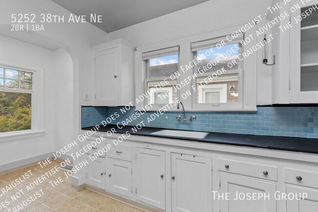 Building Photo - 5252 38th Ave NE