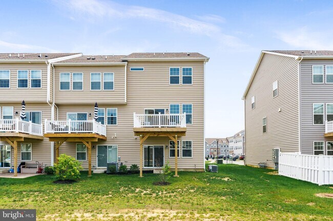 Building Photo - 18 Rome Wy