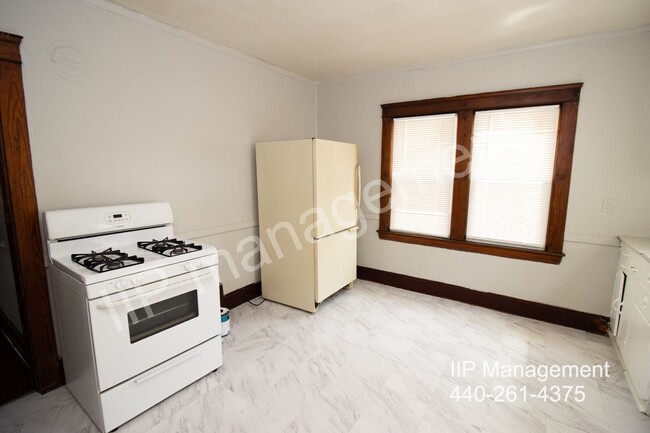 Building Photo - Lovely 2 Bed, 1 Bath Apartment in Clevelan...