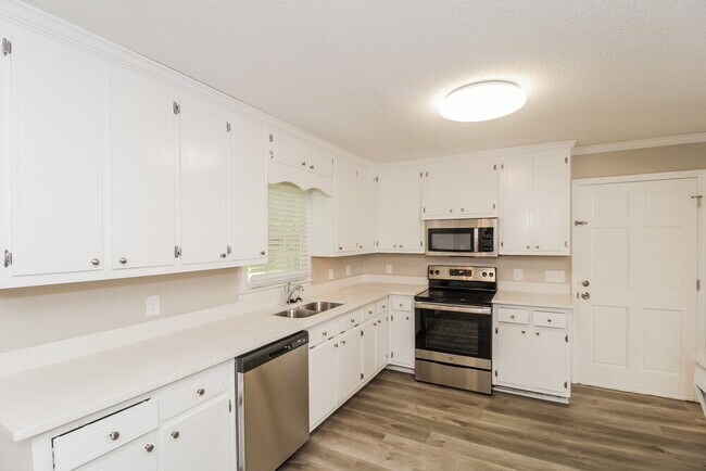 Building Photo - 5902 Bridgemont Pl