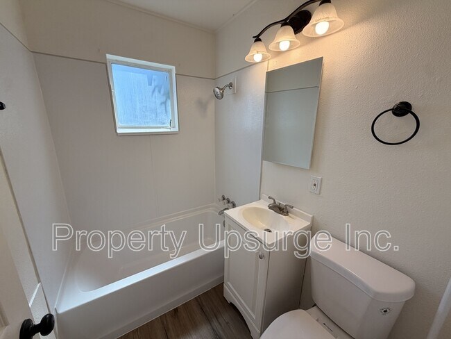 Building Photo - 2424 Court St