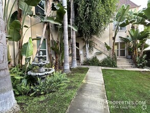 Building Photo - Gorgeous Fourplex Garden Apartment In Prim...