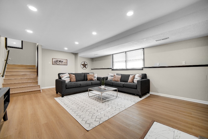 Building Photo - 454 Francis St