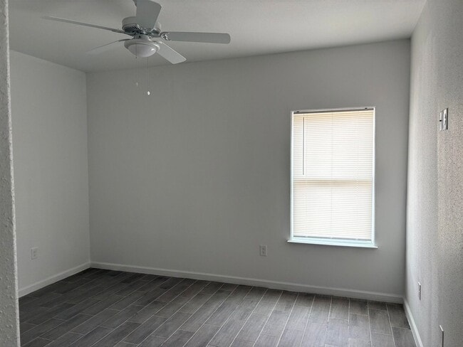 Building Photo - 307 Rosalinda Dr