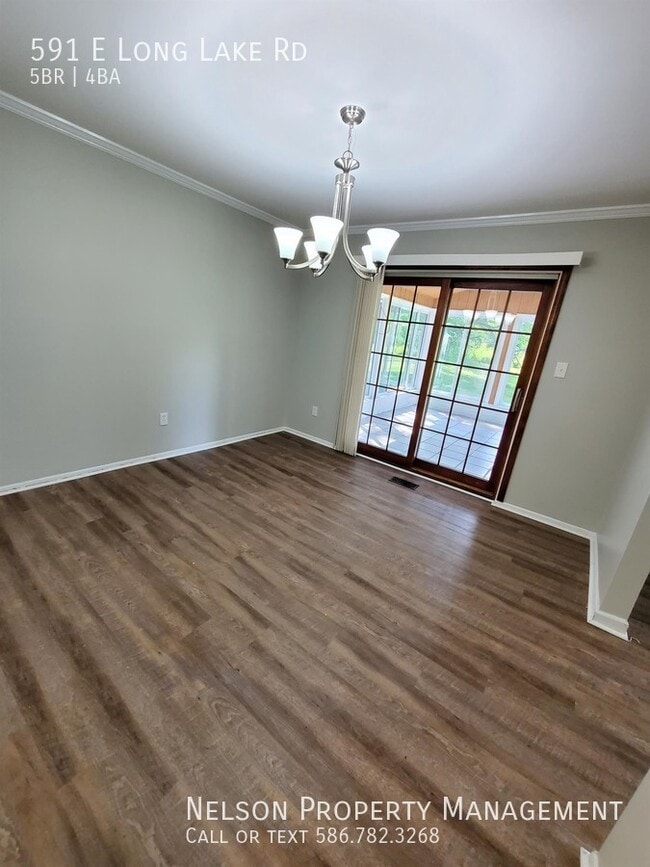 Building Photo - 591 E Long Lake Rd