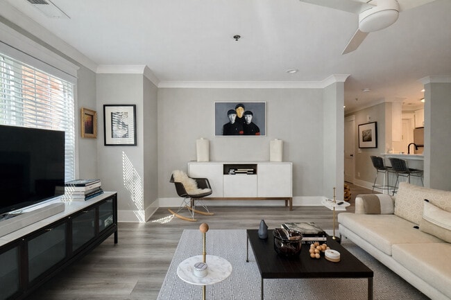 Building Photo - 2424 Selwyn Ave