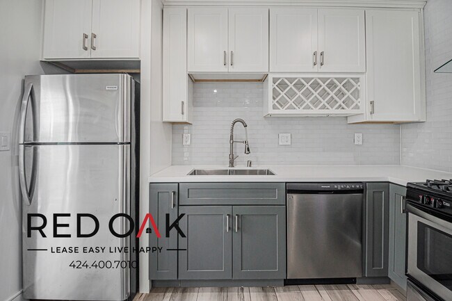 Building Photo - 836 Van Ness Ave