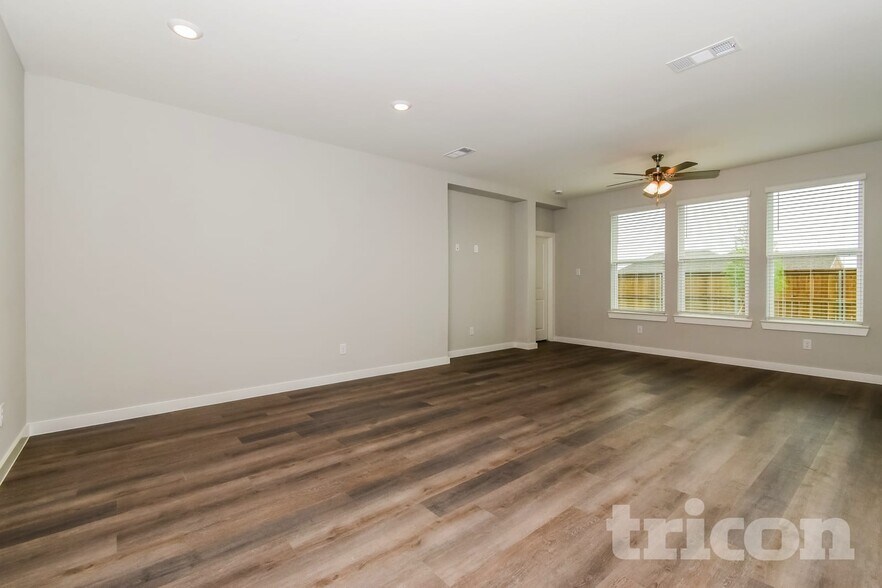 Building Photo - 2541 Finch Holw Dr