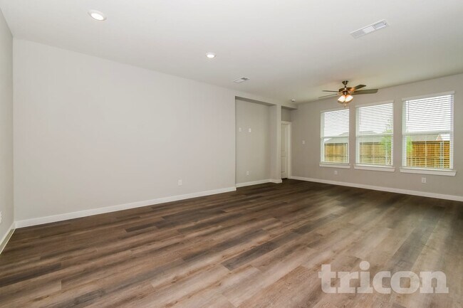 Building Photo - 2589 Dulaney Dr