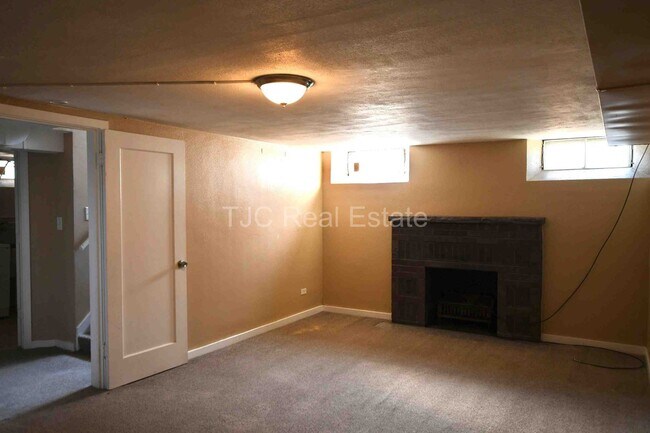 Building Photo - Central Park Home For Rent!