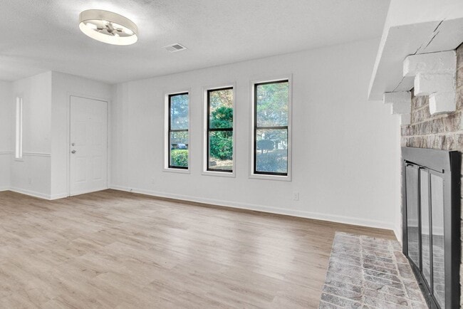 Building Photo - 1010 Mathews Ct