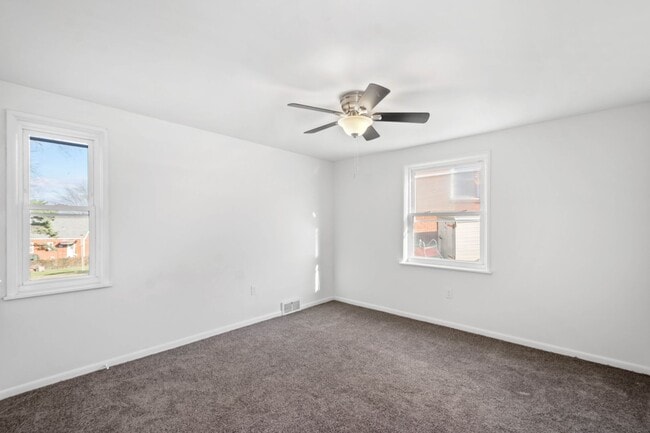 Building Photo - READY FOR JULY 1ST! Don't miss this UPDATED 3-bedroom!