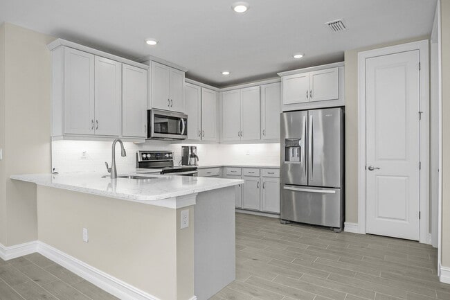 Building Photo - ** 3Bed/2Bath ~ Stunning Villa In the Heart of Estero ~ Milan Villas **