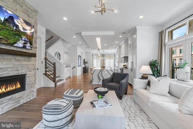 Building Photo - 8201 River Rd