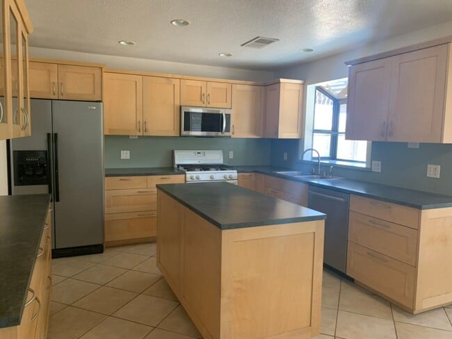 Building Photo - Four Bedroom Home with Utilities included!