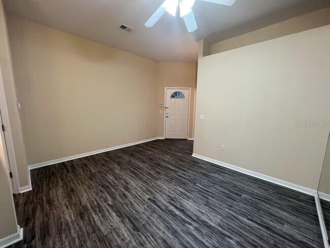 Building Photo - 4014 SW 26th Dr