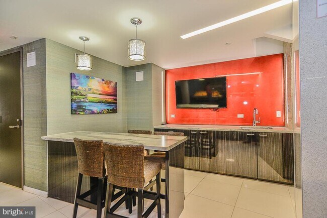 Building Photo - 8370 Greensboro Dr