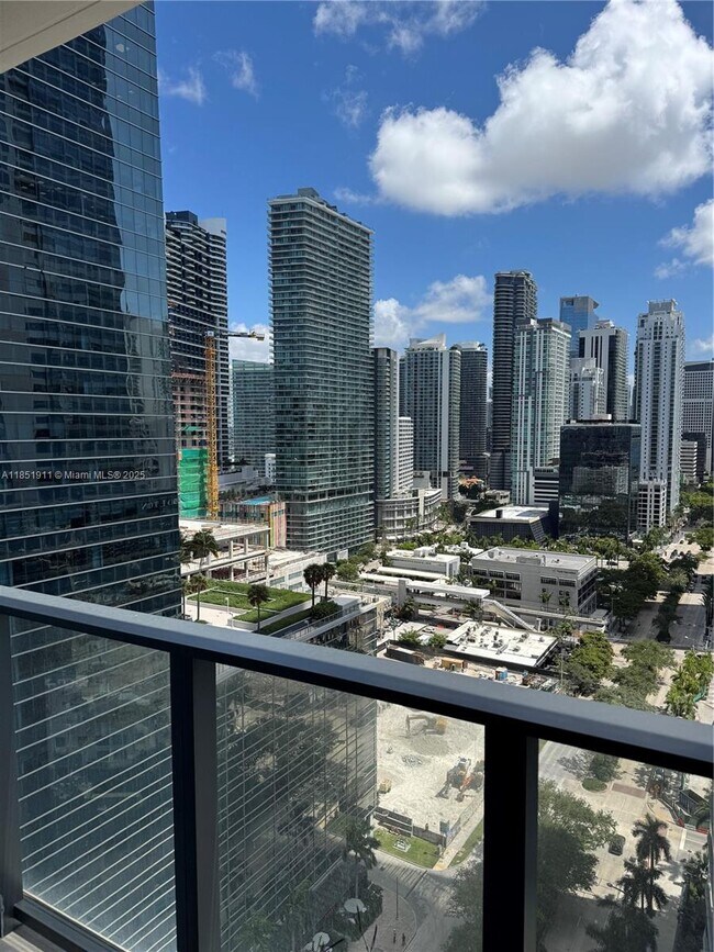 Building Photo - 1451 Brickell Ave