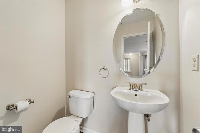 Building Photo - 5202 Drawbridge Ct