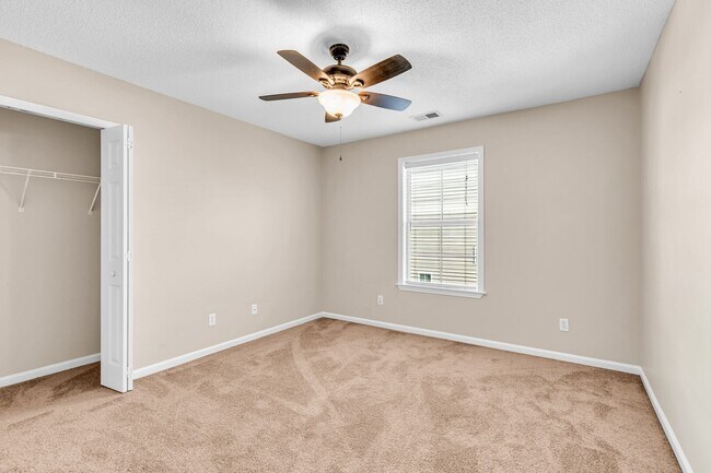 Building Photo - 16 Bushwood Dr