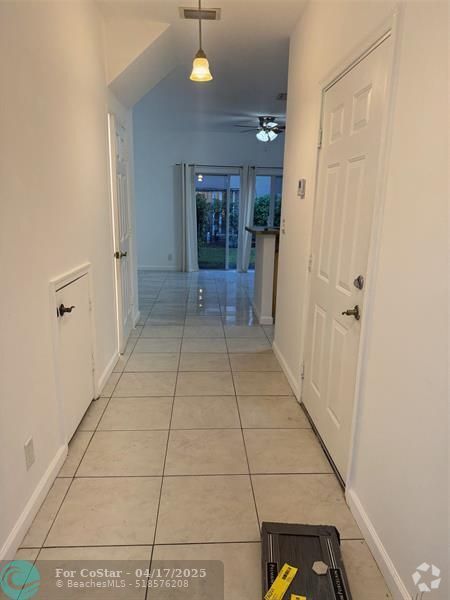 Building Photo - 3126 Coral Ridge Dr