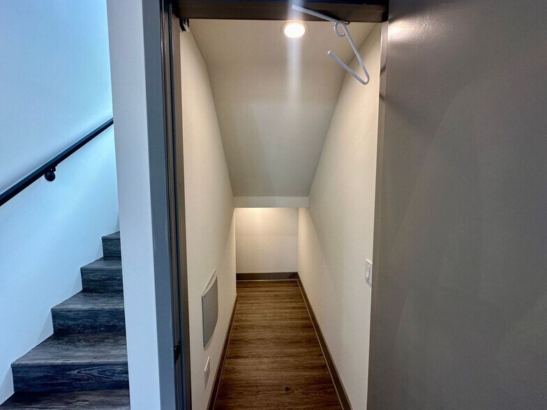 Building Photo - 6548-6550 W 86th Pl