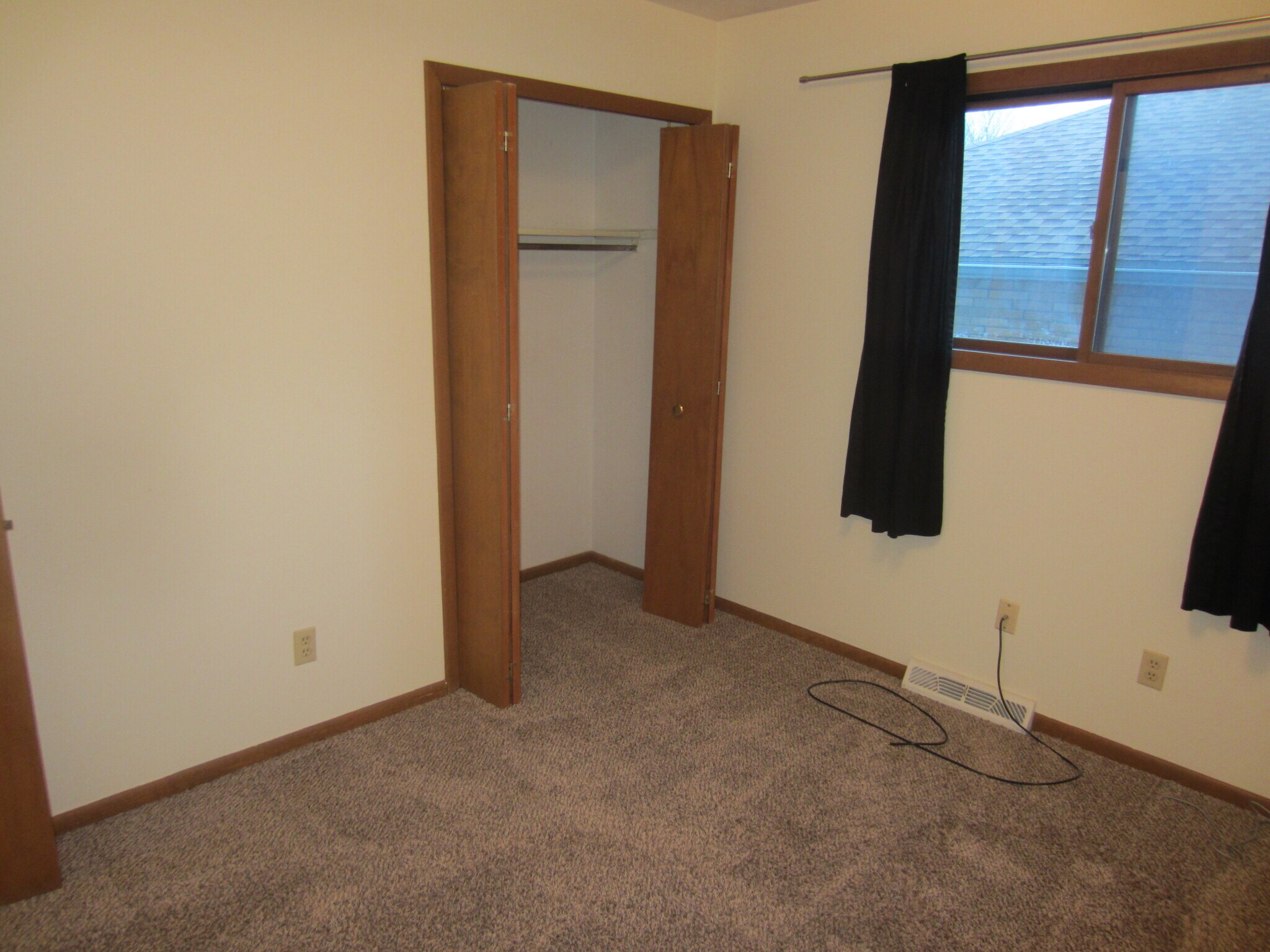 Building Photo - 2436 Grovewood Ave